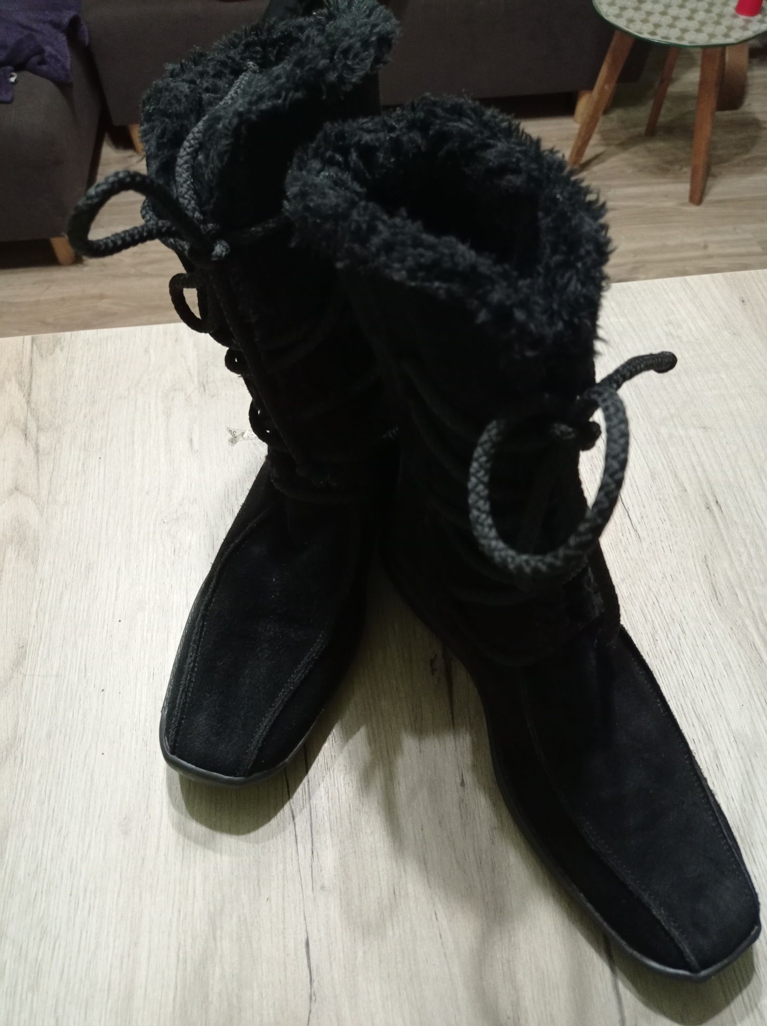 Buty zimowe damskie zamszowe marki Esprit