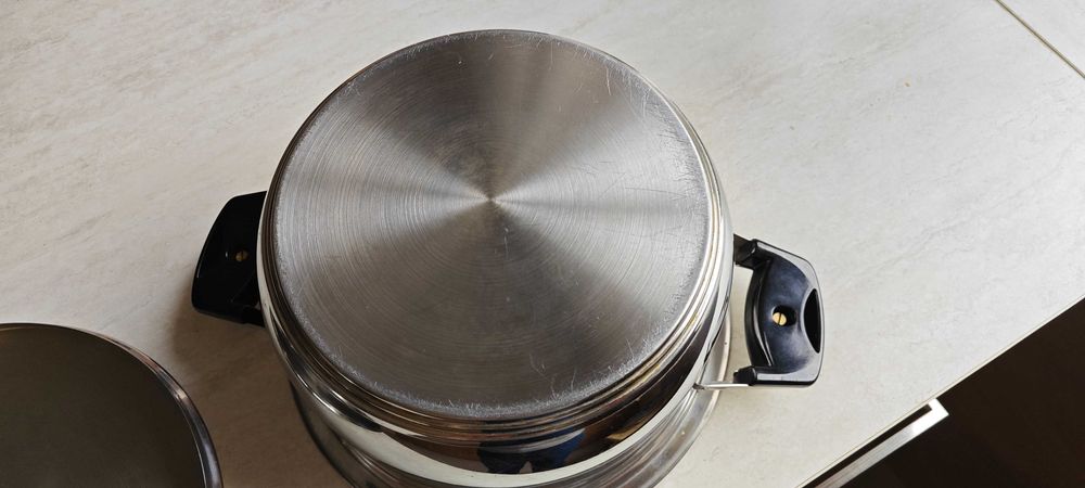 garnek metalowy 5 l. z pokrywką metalową i czujnikiem temperatury