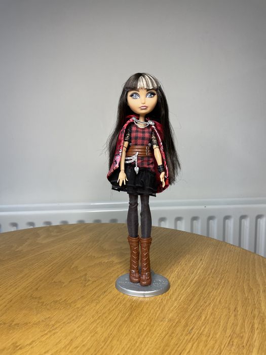 с подставкой Сериз Худ Серіз Cerise Hood Ever After High