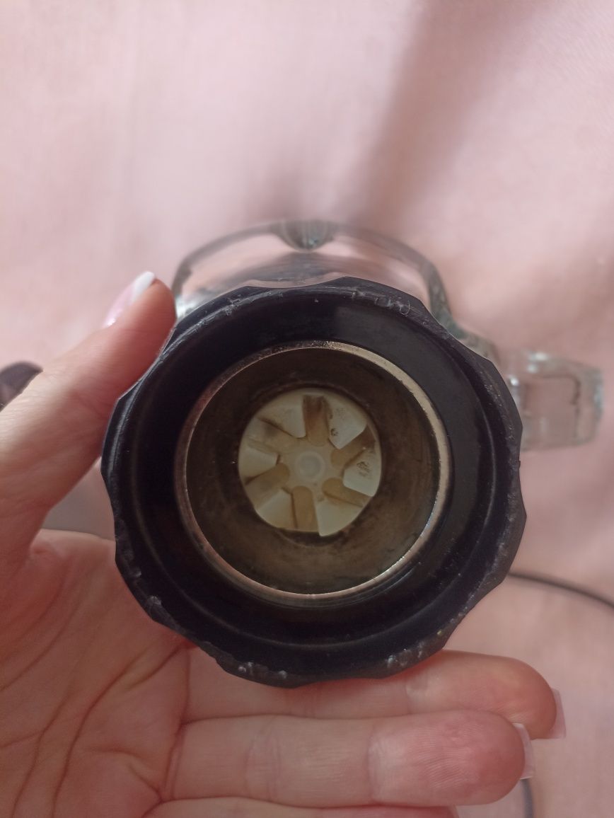 Блендер ELENBERG fb-639
220V-50Hz
525W
Стеклянная чаша на 1,5 л.
4 СТА
