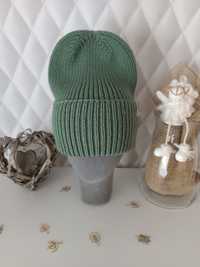 Ręcznie robione czapki na drutach