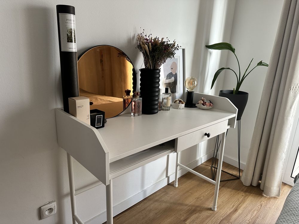 Secretaria Ikea Hauga