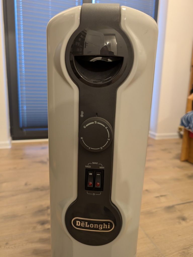Grzejnik elektryczny olejowy 12 żeber 2500W DeLonghi TRRS1225