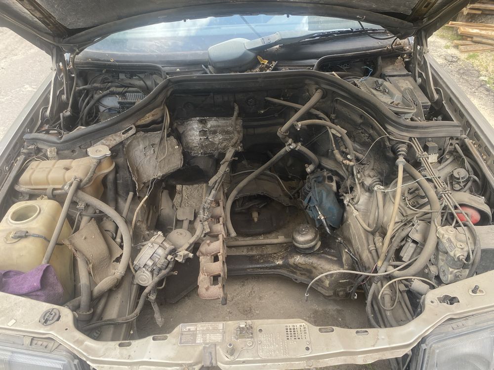 Мереседес w 124 1986 г е 260 под ремонт