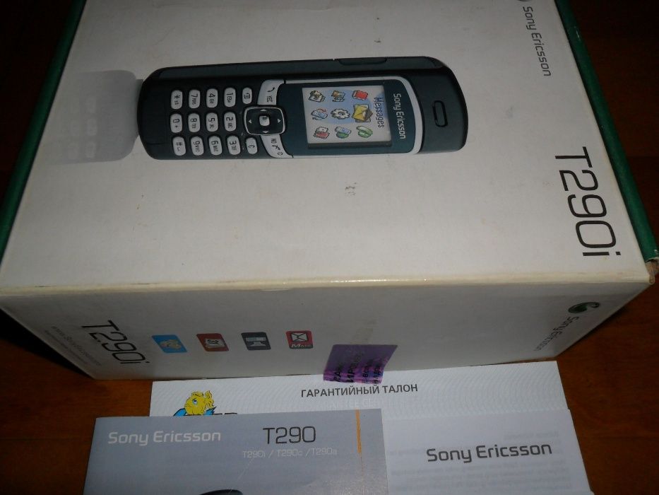 Мобильный телефон Sony Ericsson T290i.