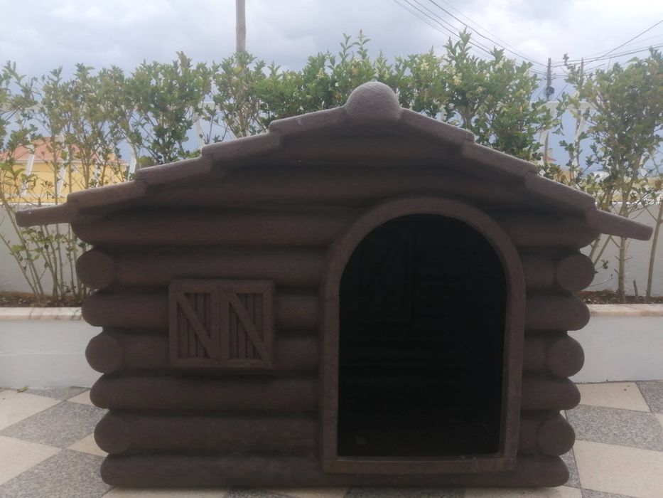 Casota para Cão de Grande Porte – Como Nova!