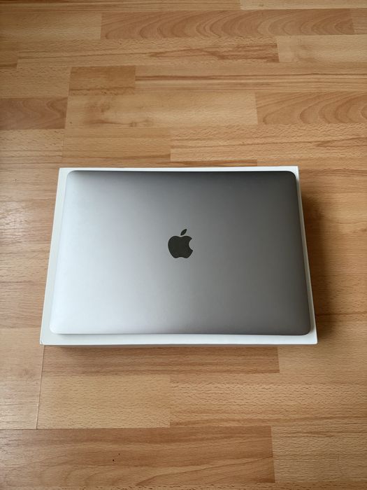 MacBook Pro 13 2020 i5 / 8 GB / 256 GB Space Gray