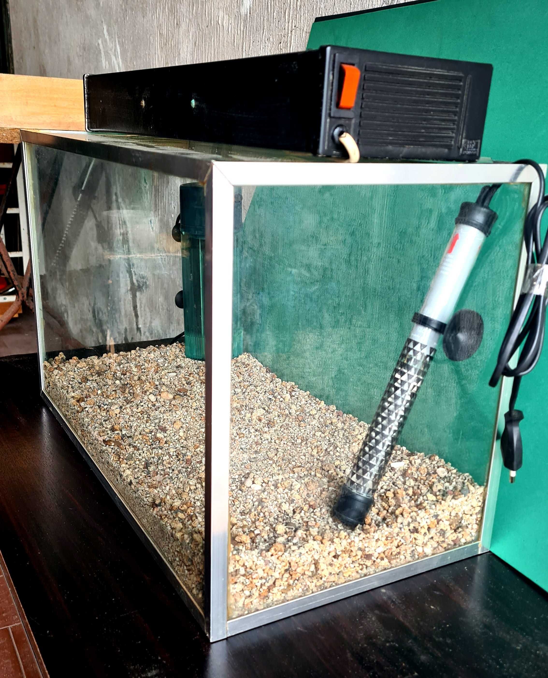Aquário 40l com cantoneiras, completo