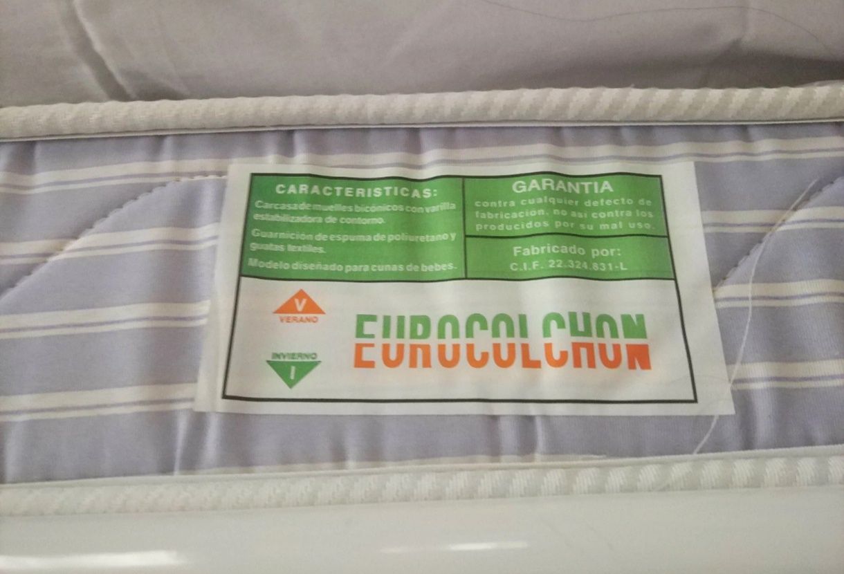 Berço com colchão