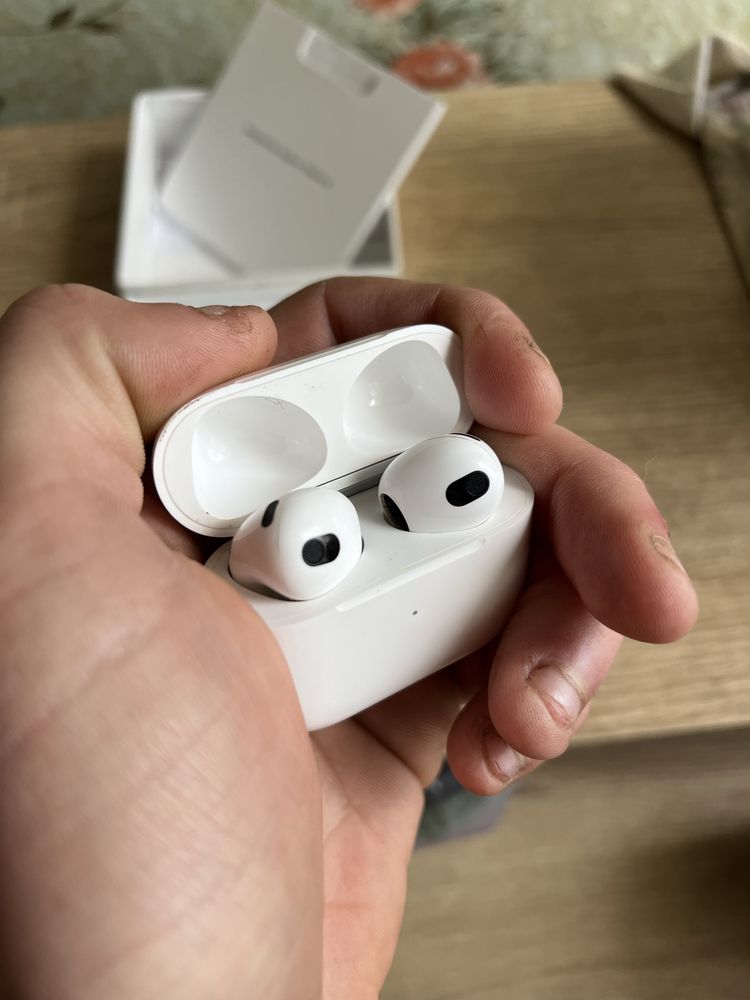 Продам AirPods 3 with MagSafe Charging Case MME73 Новые