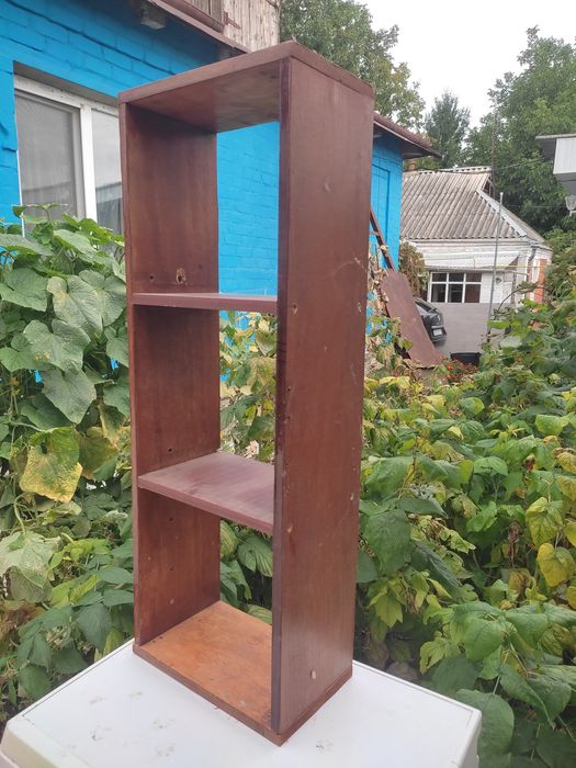 Продам стілажик з полками для учня,студента.легкий і удобний.