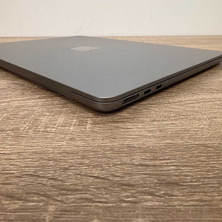 Macbook Air 13.6" 2022  M2 / 8Gb DDR5 / SSD 256Gb акб:100% (код:M0686)