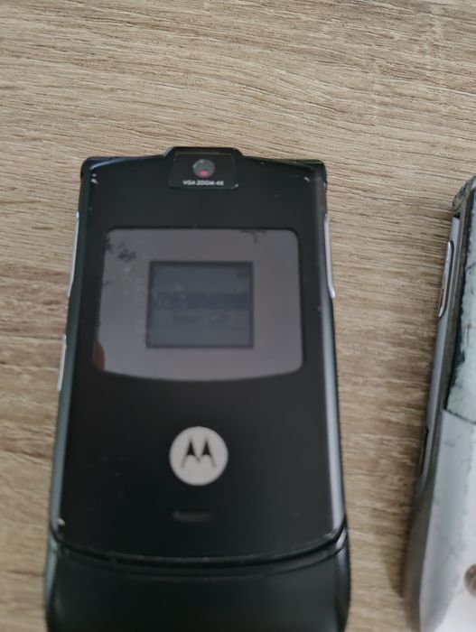 Telefony Motorola v 3