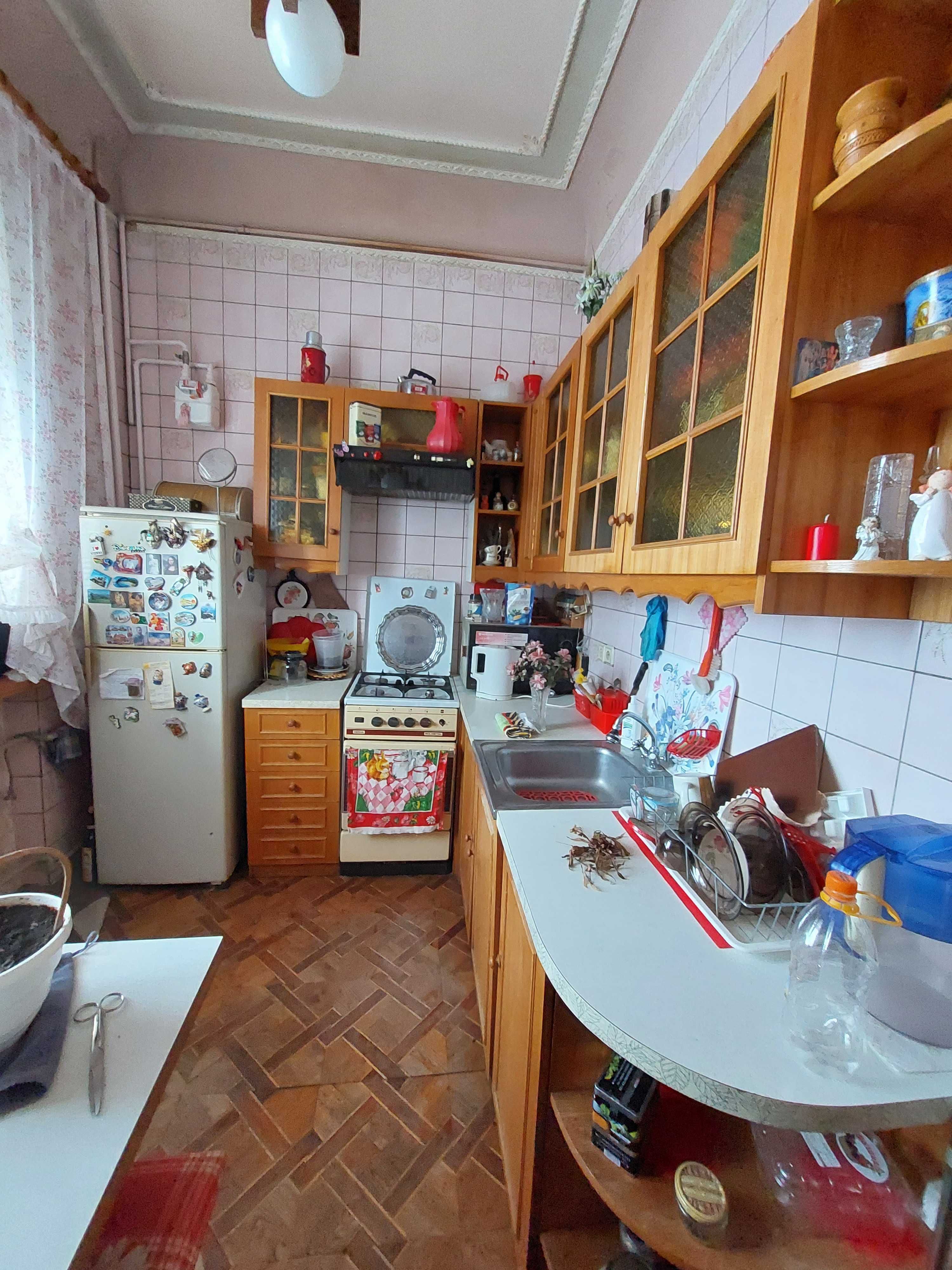 Продам 3 к.кв, провулок Руставелі, 3/5, сталінка, 76м.кв