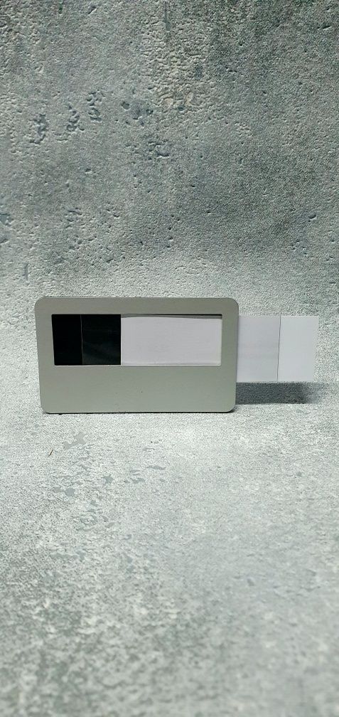 Elegancki identyfikator Silver z okienkiem / różne warianty mocowania