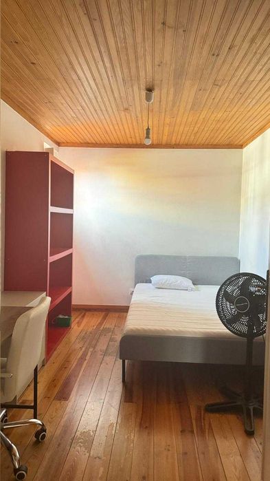 Quarto (Sem Mobília) em São Bento