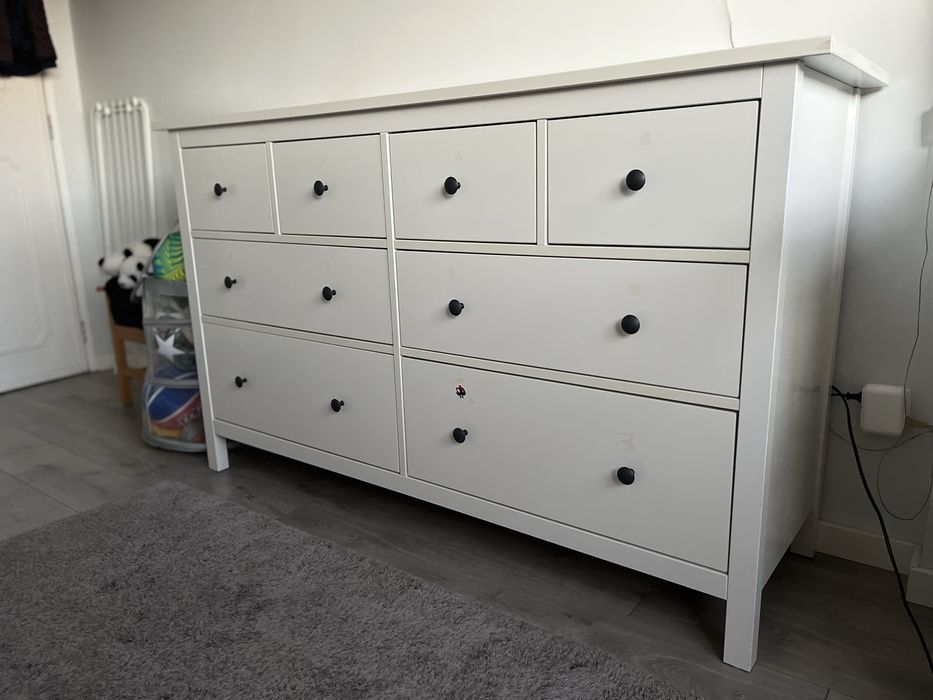 Comoda gama HEMNES (IKEA)