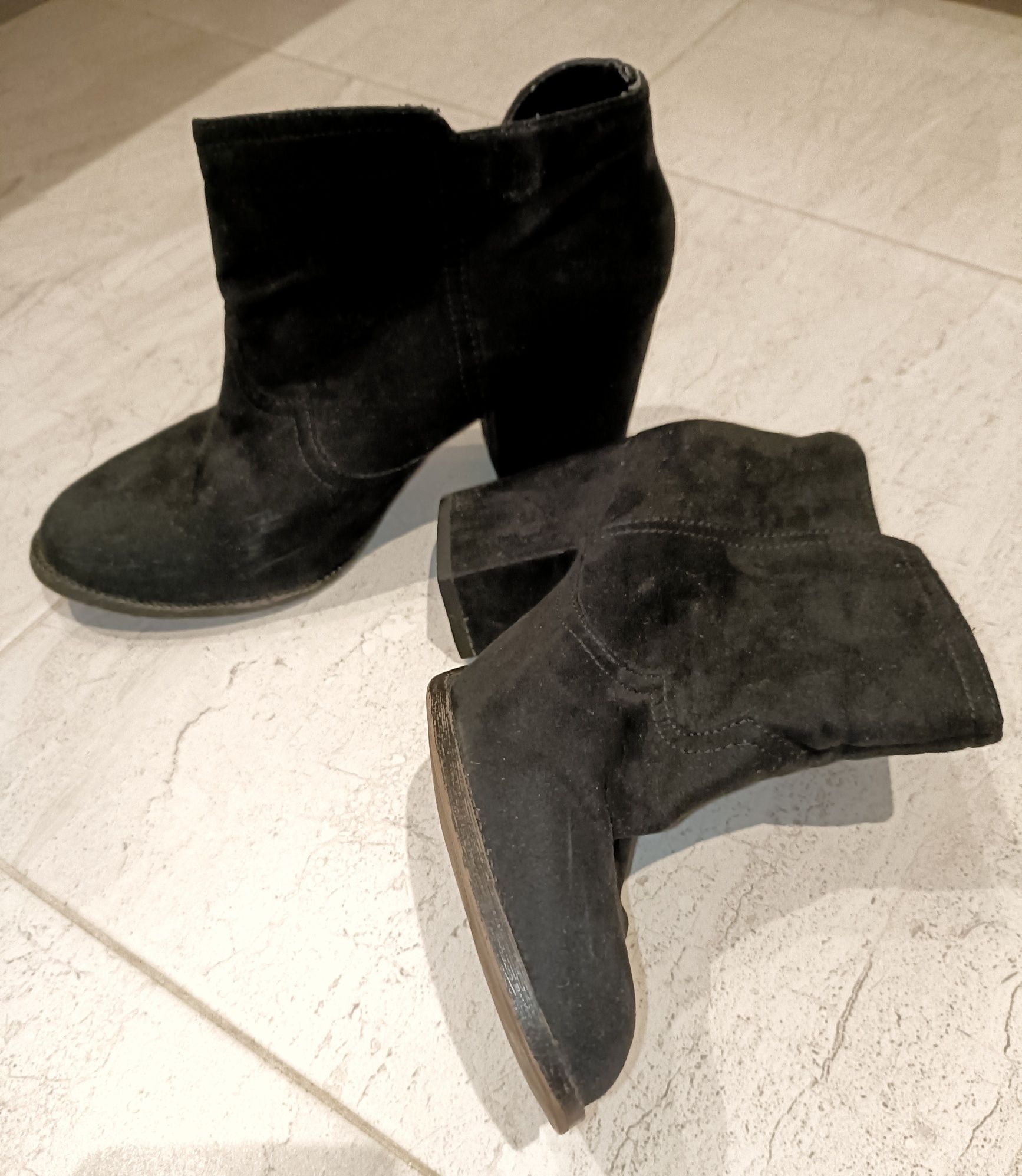 Zamszowe botki Bershka 38