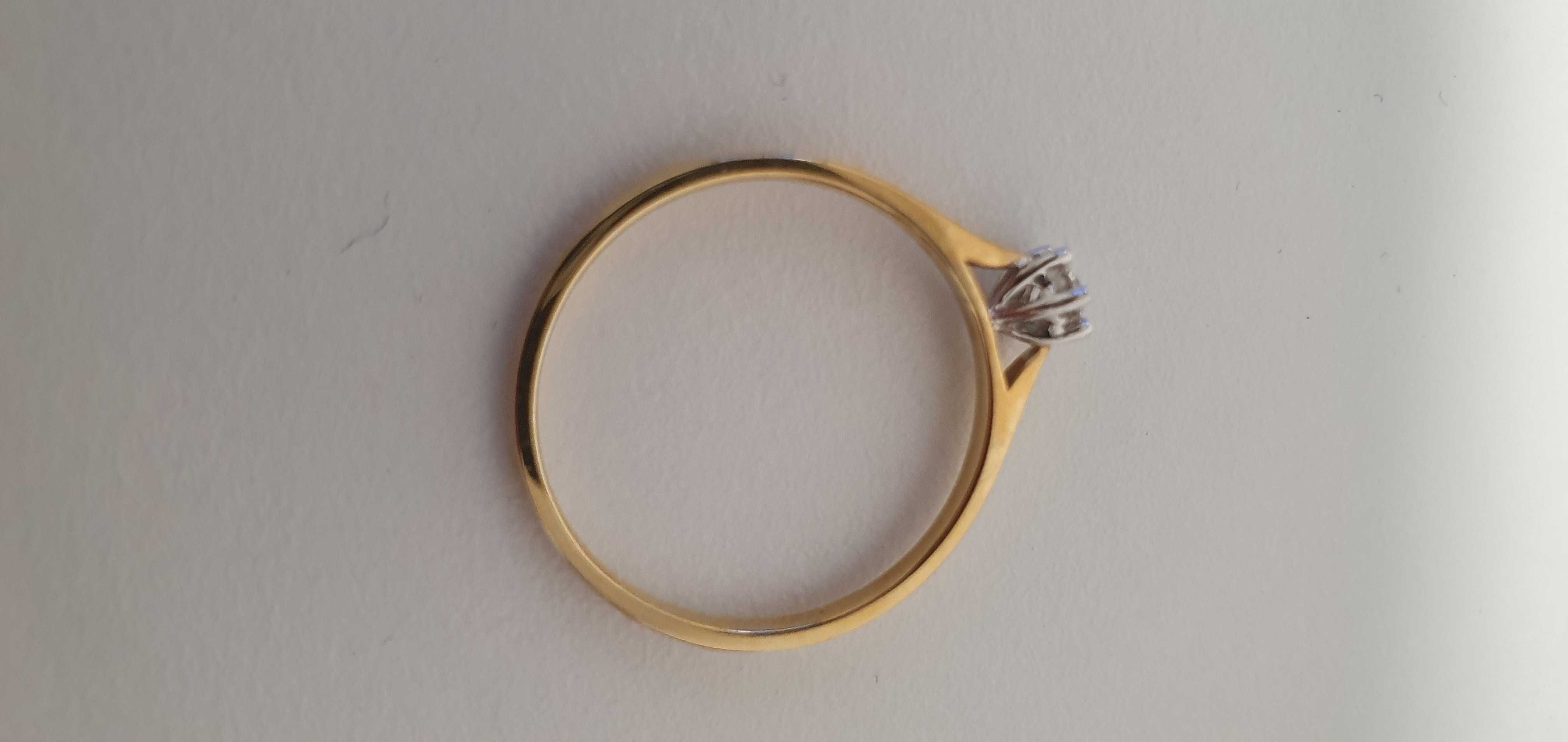 Złoty pierścionek z diamentem Apart 585 0,12 ct rozmiar 16