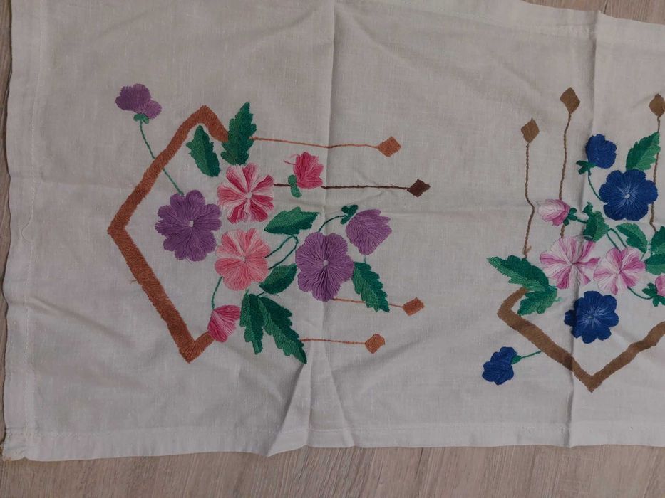 Рушник український ручна робота і хустка червона