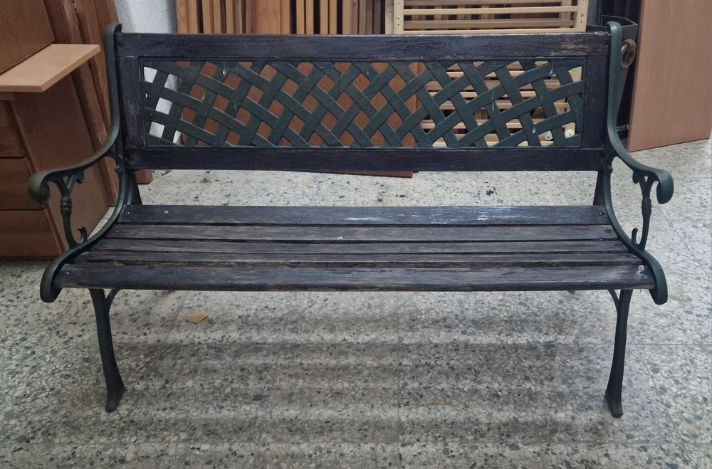 Banco de jardim em ferro e  madeira