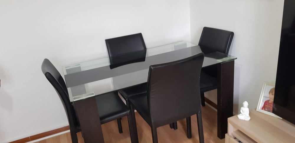 Mesa de jantar com cadeiras
