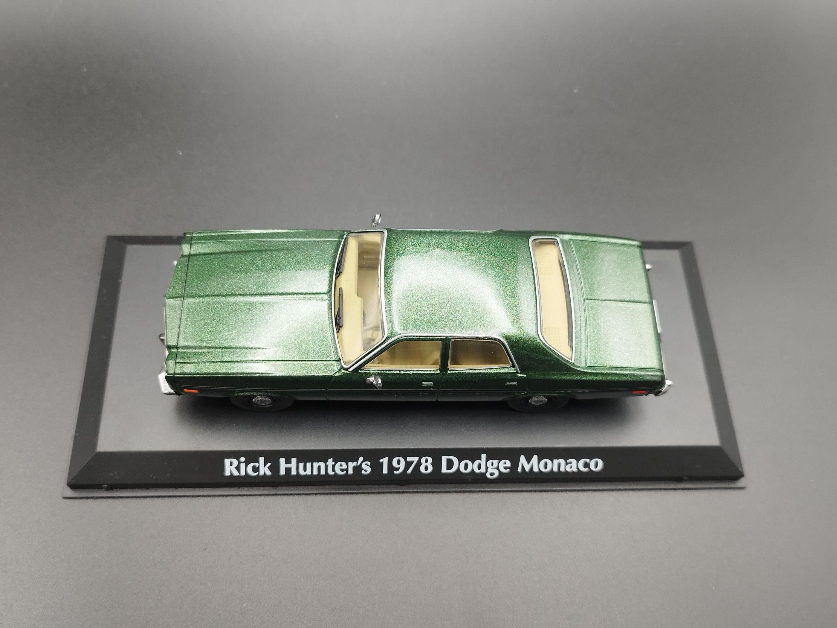 1:43 Greenlight 1977 Dodge Monaco Hunter (1984-91 TV serial) model