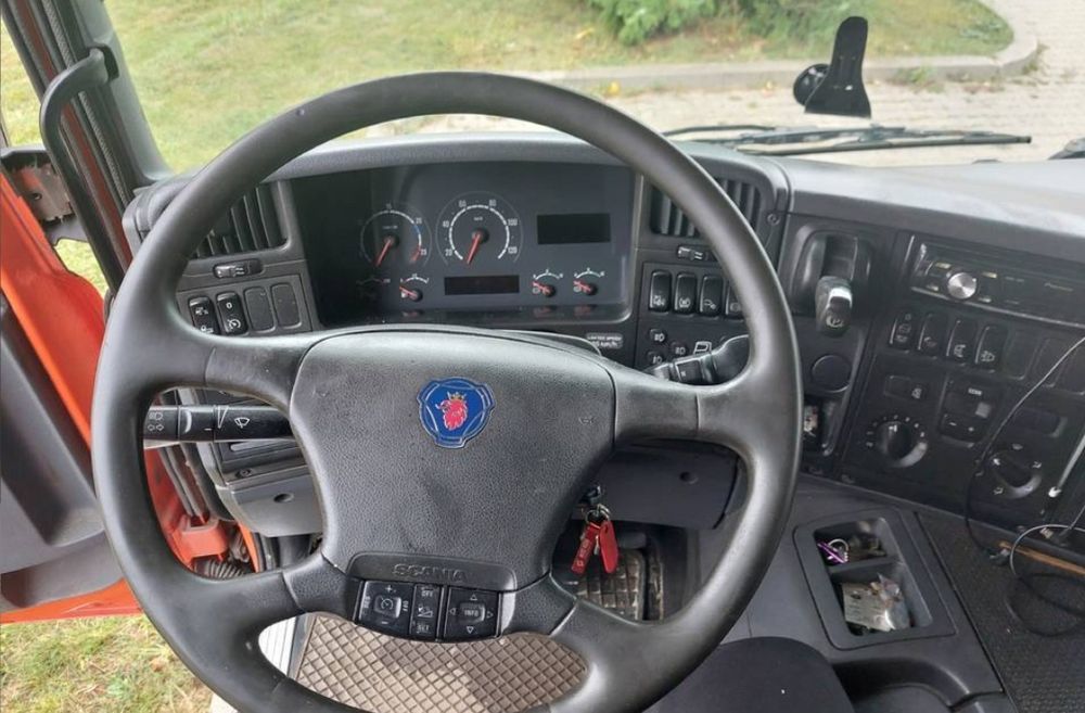 Samochód ciężarowy Scania P230