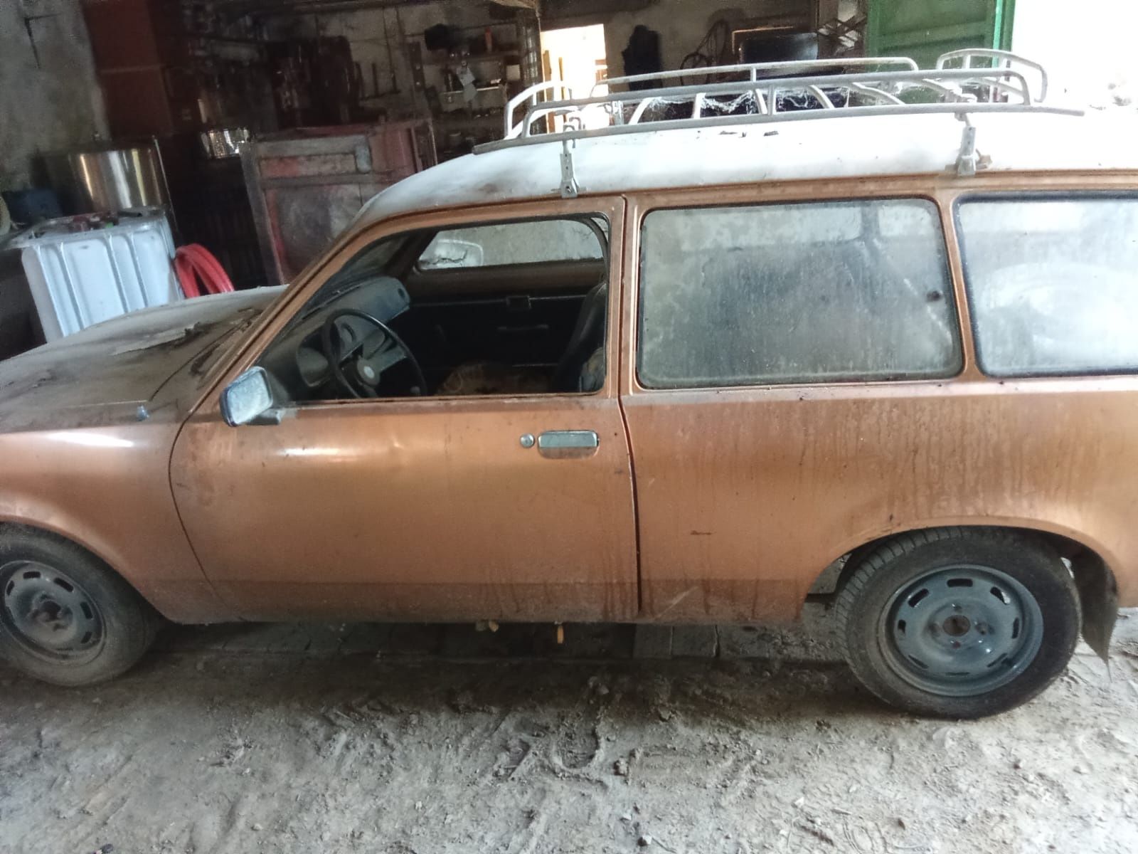 Carro clássico Opel 1204 caravan