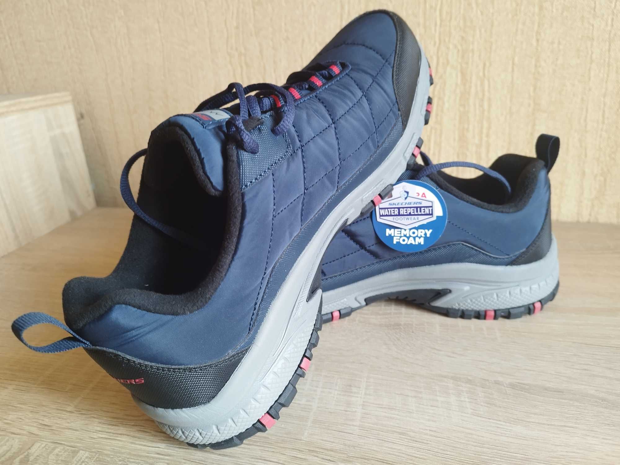 Кроссівки Skechers Hillcrest вологостійкі - технология WATER REPELLENT