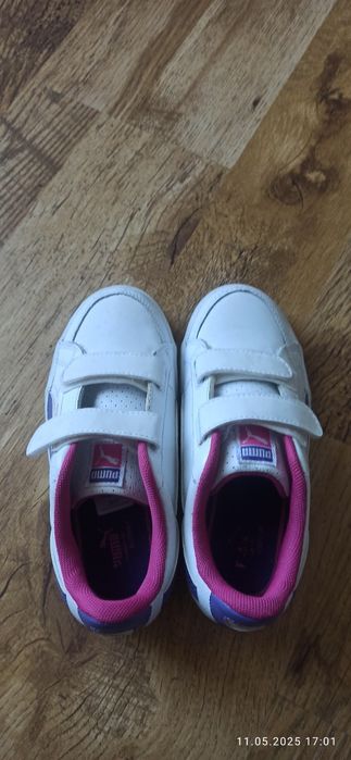 Buty dziewczęce sportowe na rzepy.