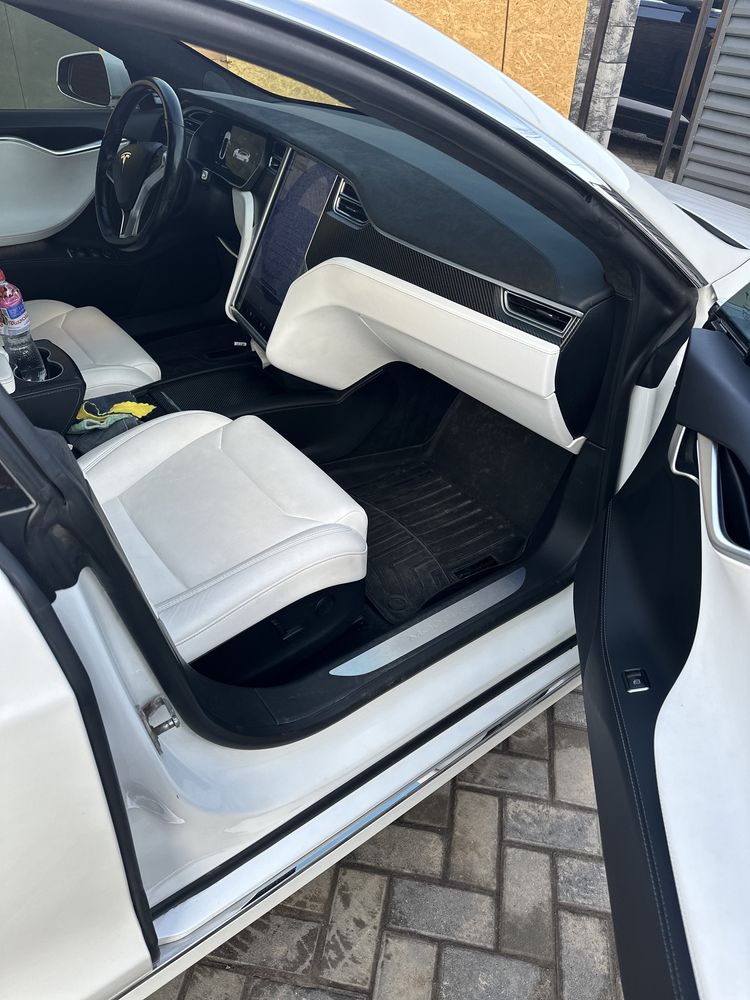 Tesla model S 100 d