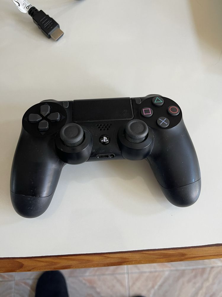Playstation 4 slim 1TB c/ jogo e 1 comando