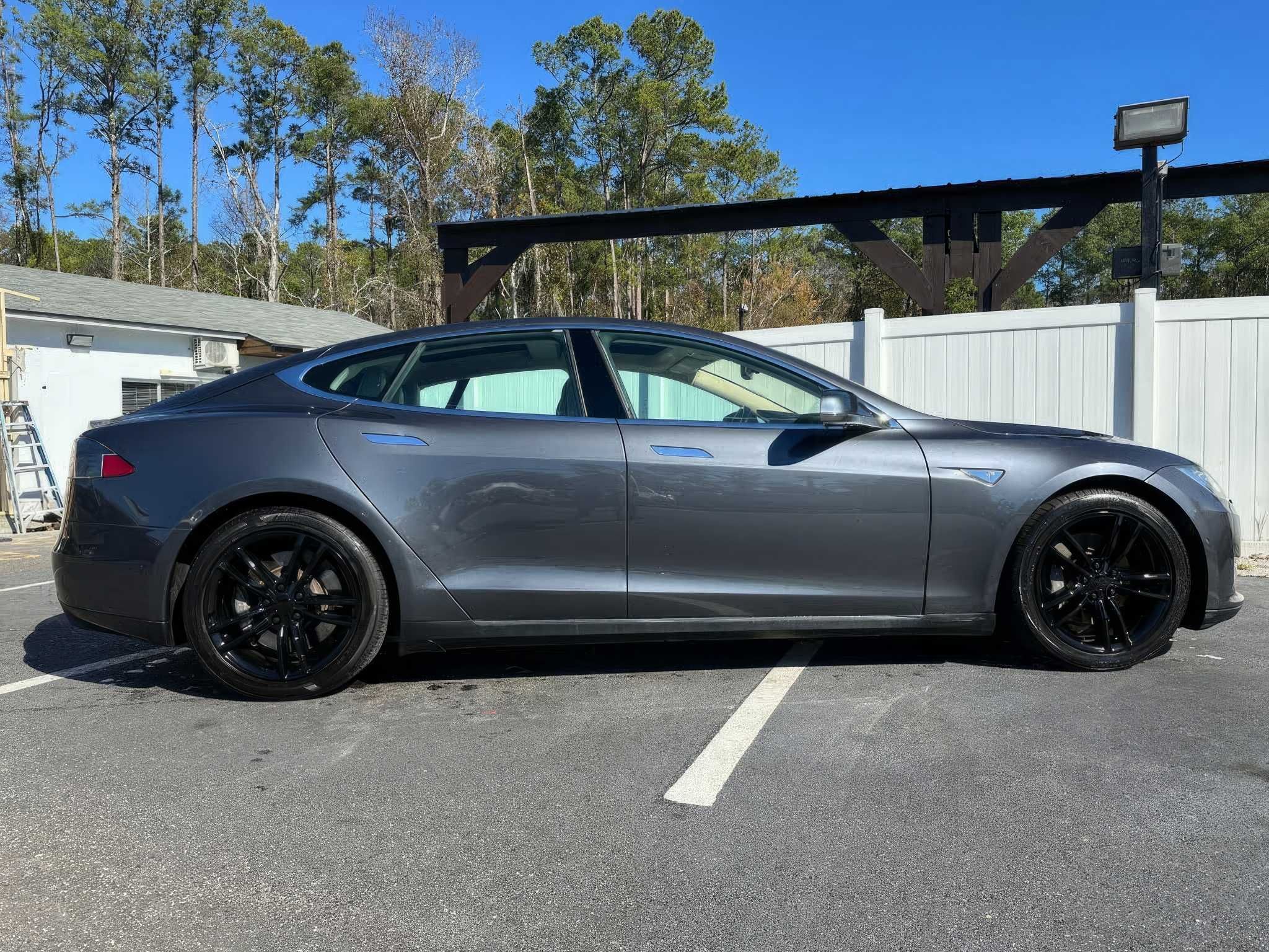 2015 Tesla Model S 70D