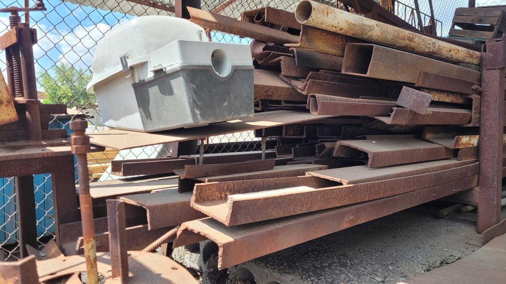 Металл б\у труба , швеллер.