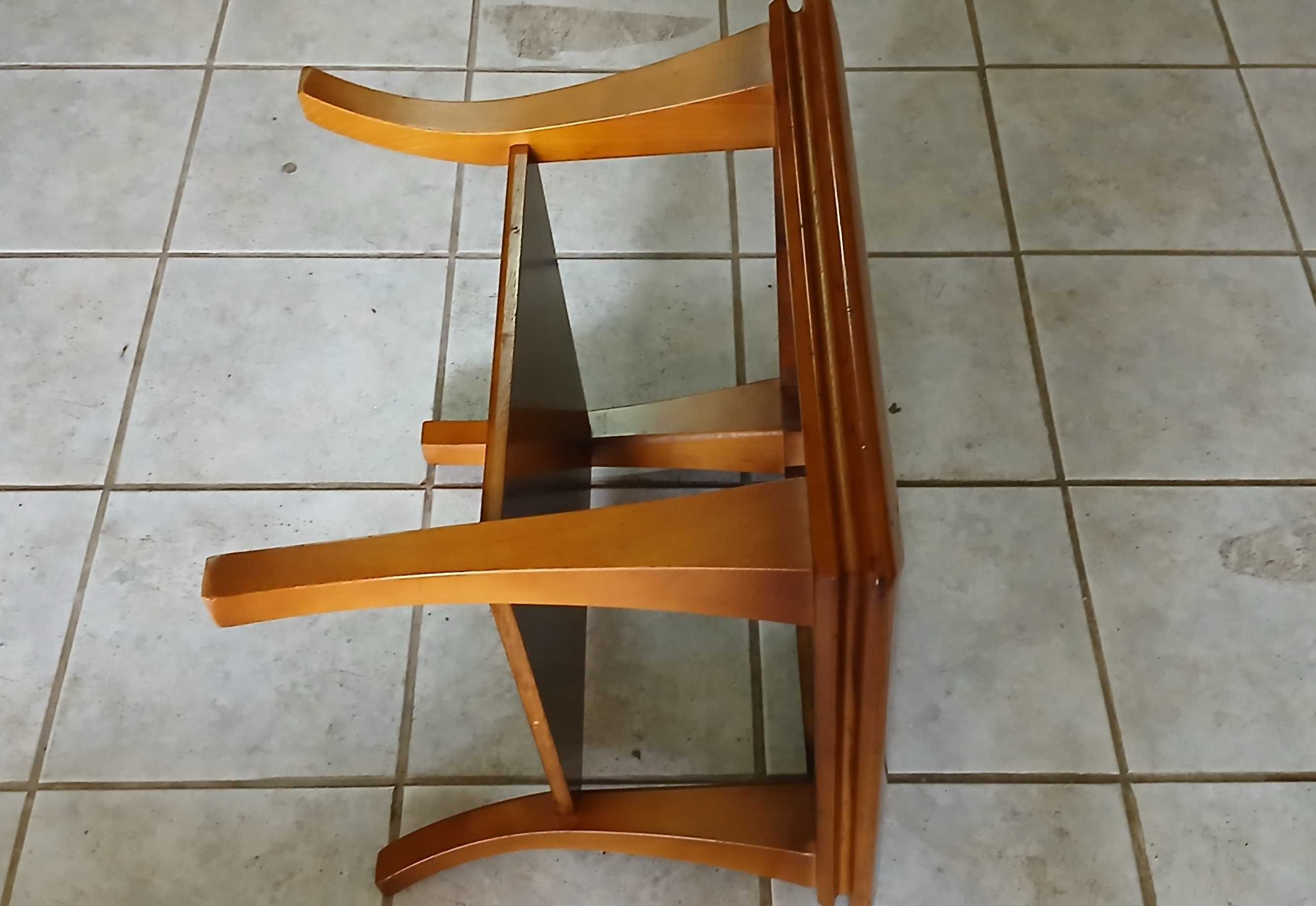 Mesinha de sala em madeira maciça