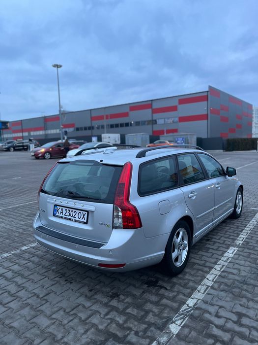 Авто Вольво в50.