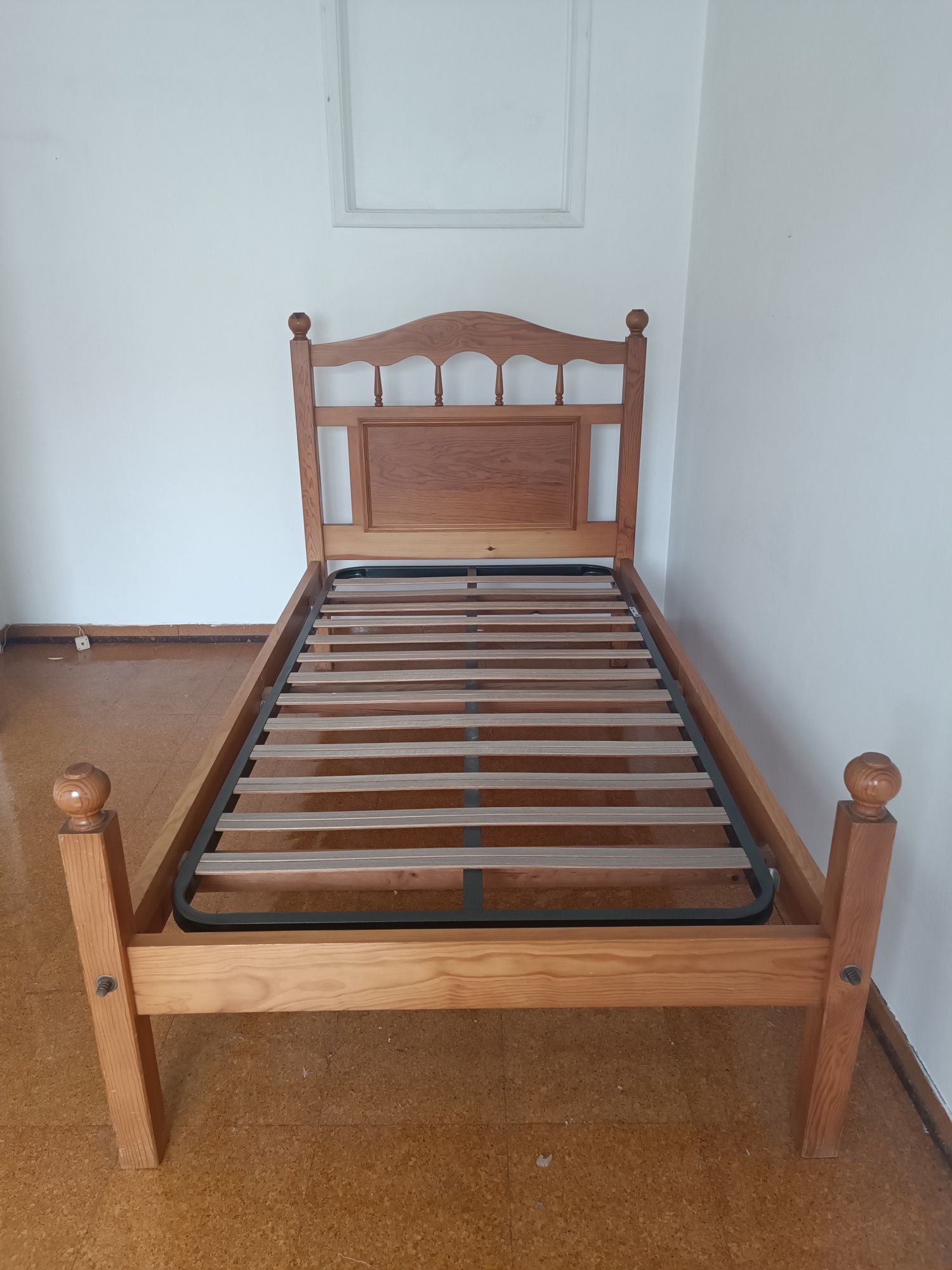 Cama individual cerejeira com estrado