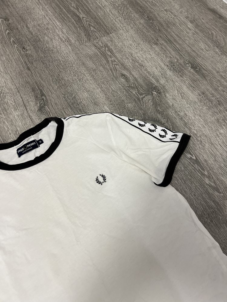 Футболка Fred Perry (на лампасах)