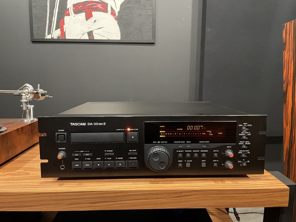 Magnetofon cyfrowy  DAT - Tascam DA30 MK II