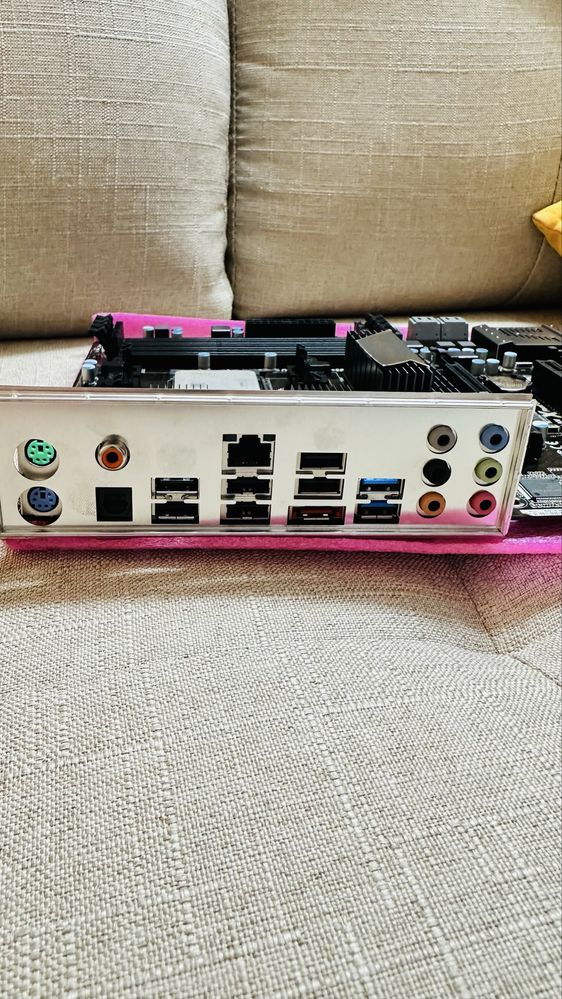 Motherboard + CPU AMD + Memororia + Placa de Video