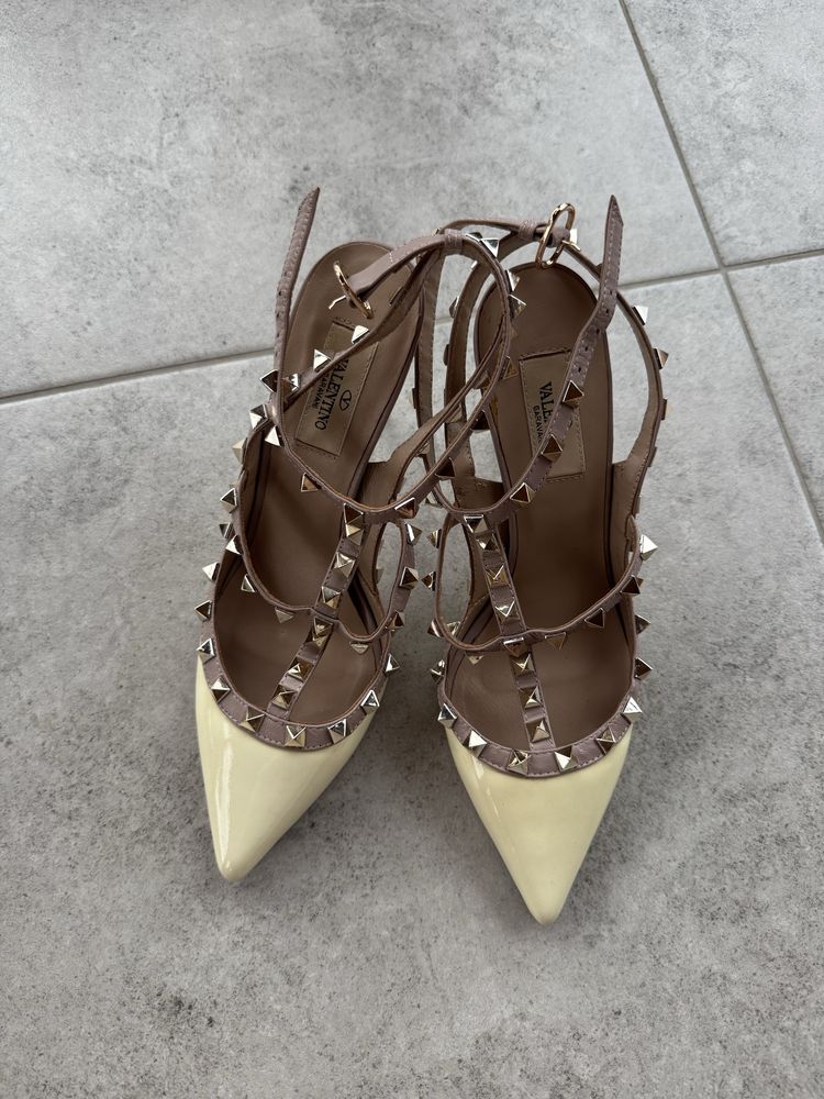 Туфлі Valentino.