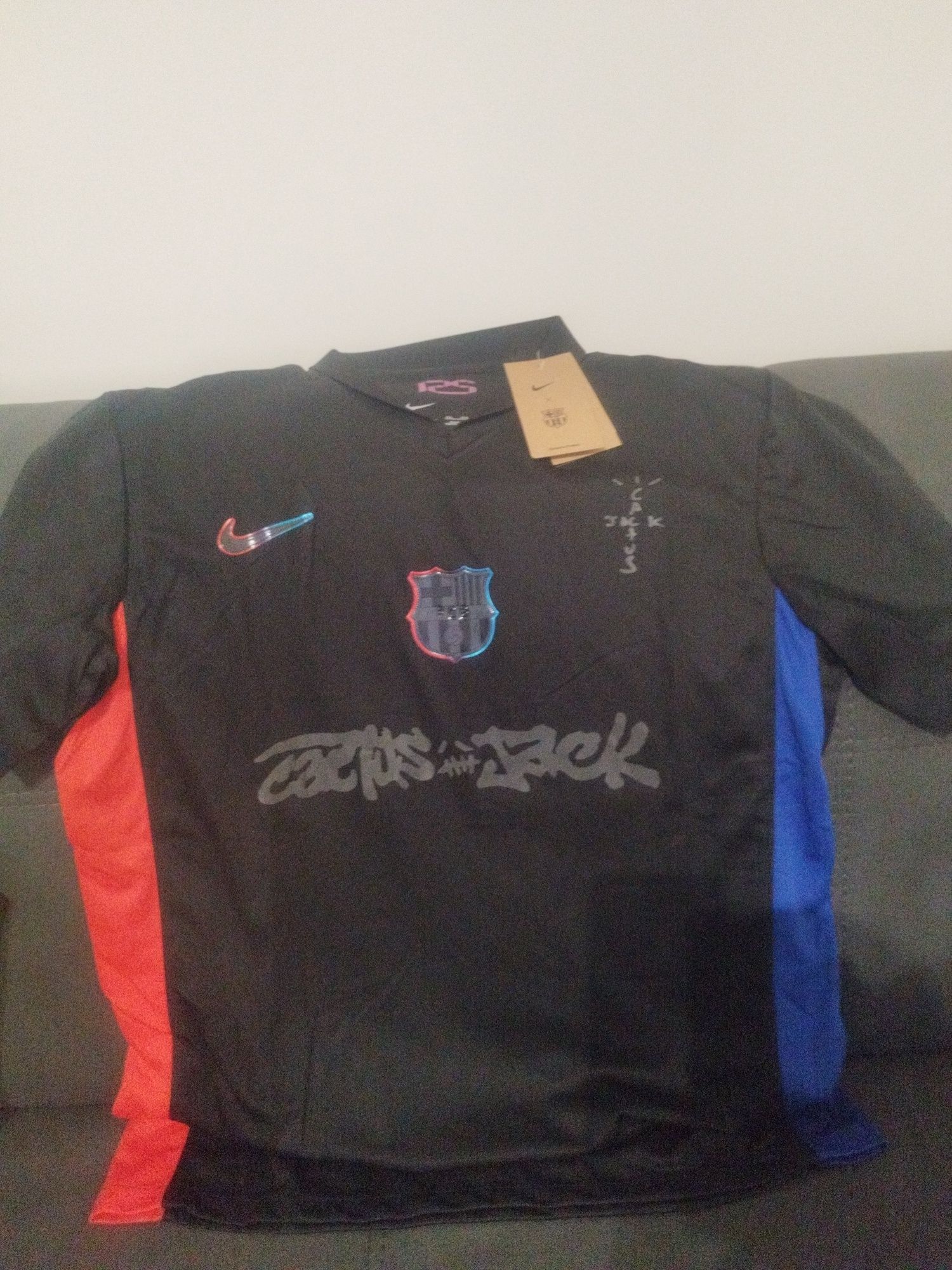 Camisola Barcelona versão Travis Scott