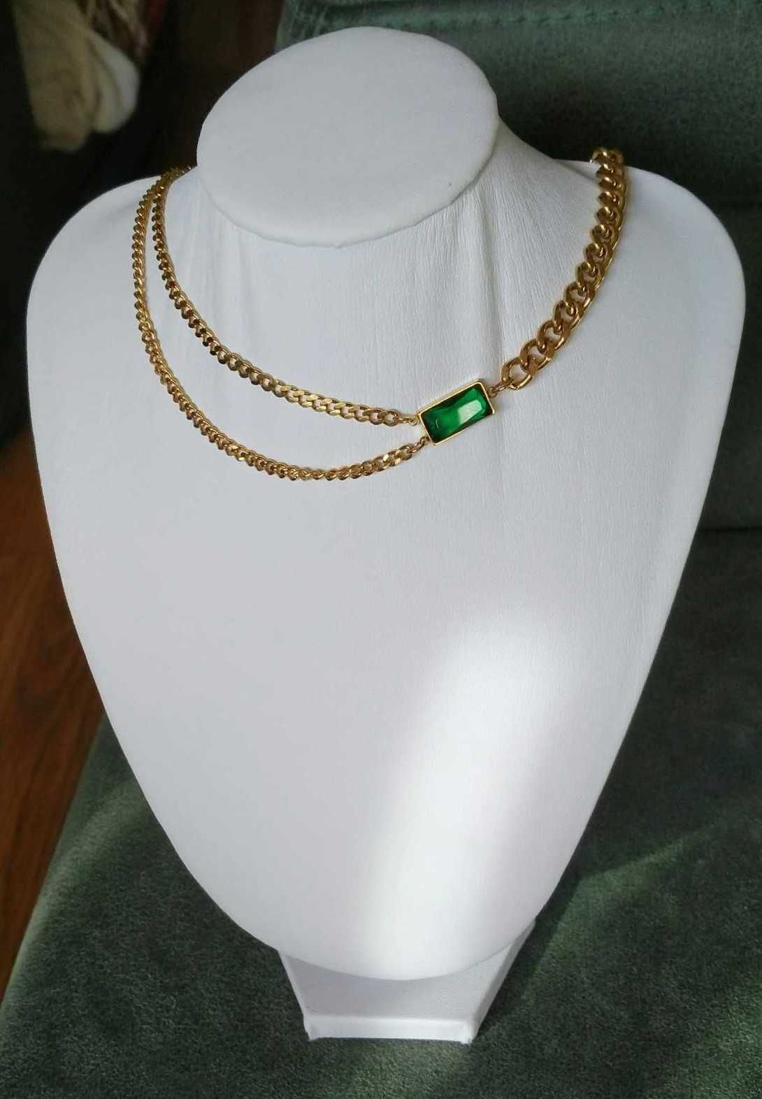 Colar Aço Dourado c/ Malha Grossa, Fio Duplo c/ Pedra Verde NOVO
