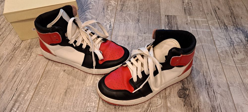 Sneakersy plus gratis drugie rozm.39