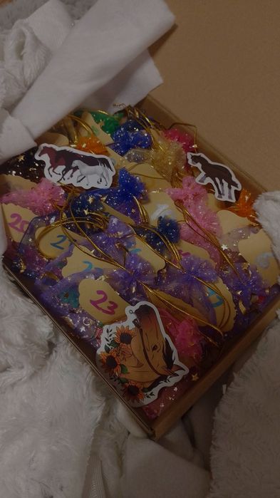 Kalendarz adwentowy z charmsami dla hobby horse 24 okienka