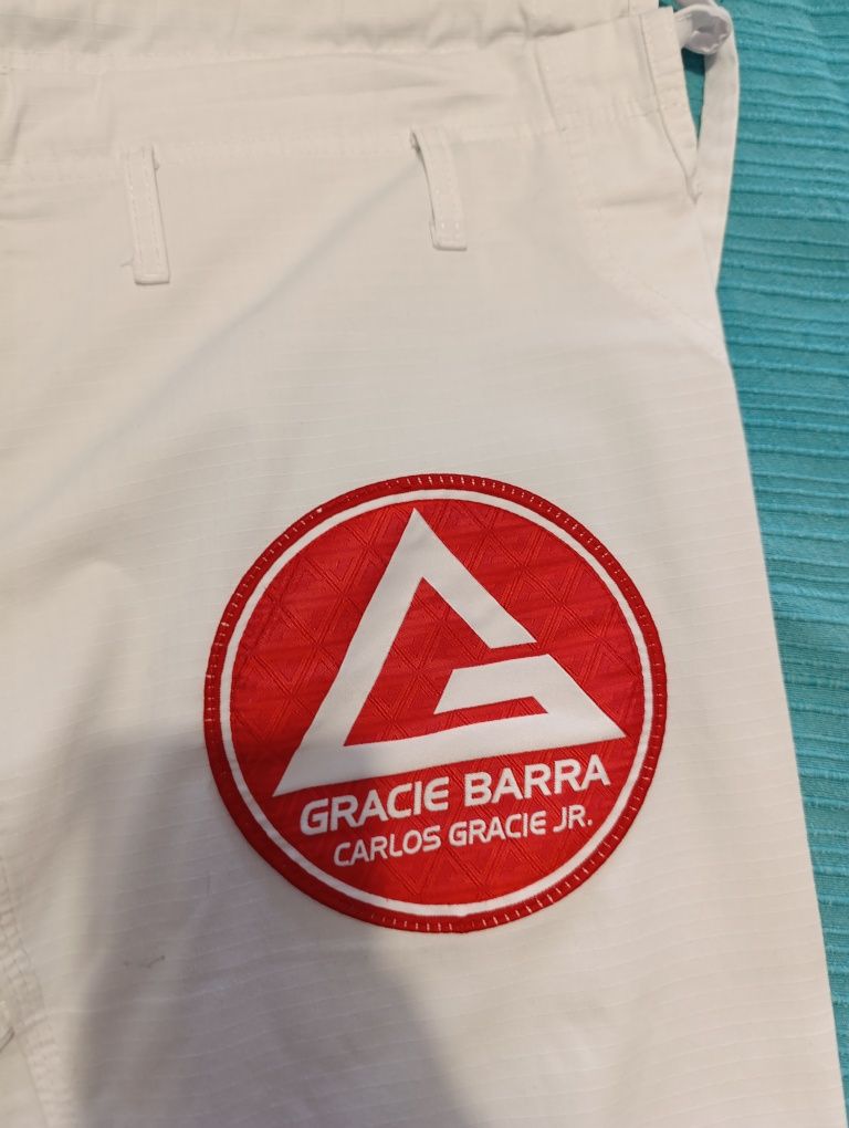 Kimono Gracie Barra mulher F3