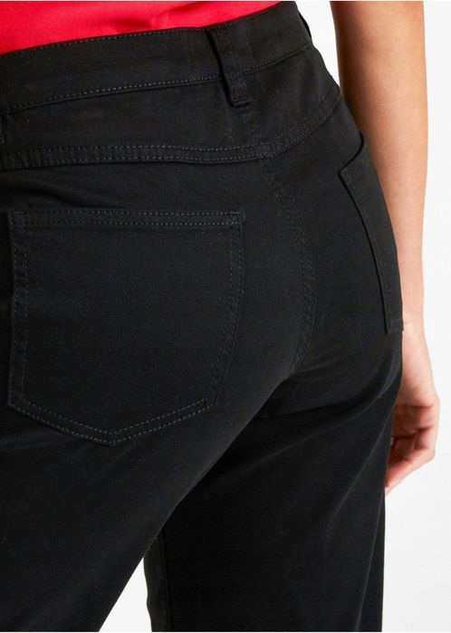 *B.P.C czarne krótkie spodenki z koronką 36.