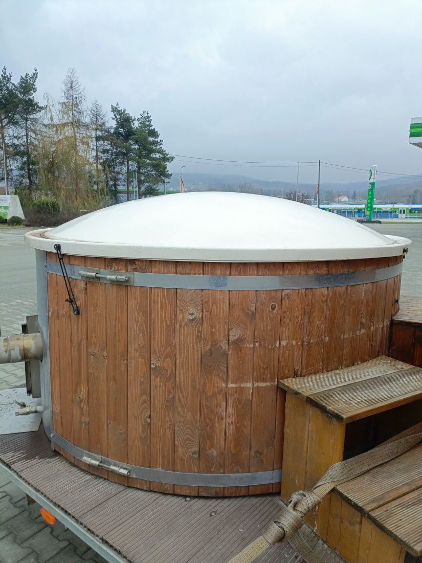 Wynajem mobilnej bali jacuzzi i sauny