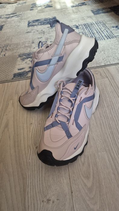 buty Nike TC7900
